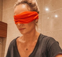 Co oznacza czerwona opaska na oczach? To akcja, do której warto dołączyć!