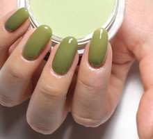 Paznokcie tytanowe, czyli specjalny manicure – czym różni się od hybrydy i jak można go wykonać?