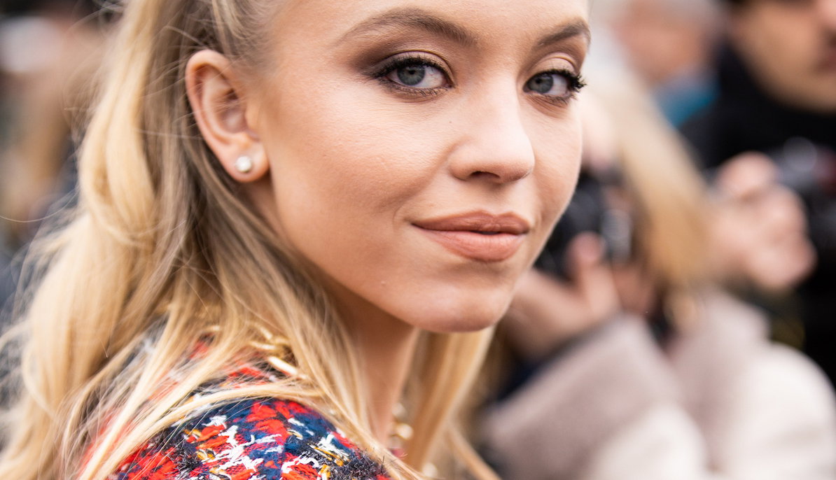 Street Style  - Paris Fashion Week - Womenswear Fall/Winter 2020/2021 : Day Five