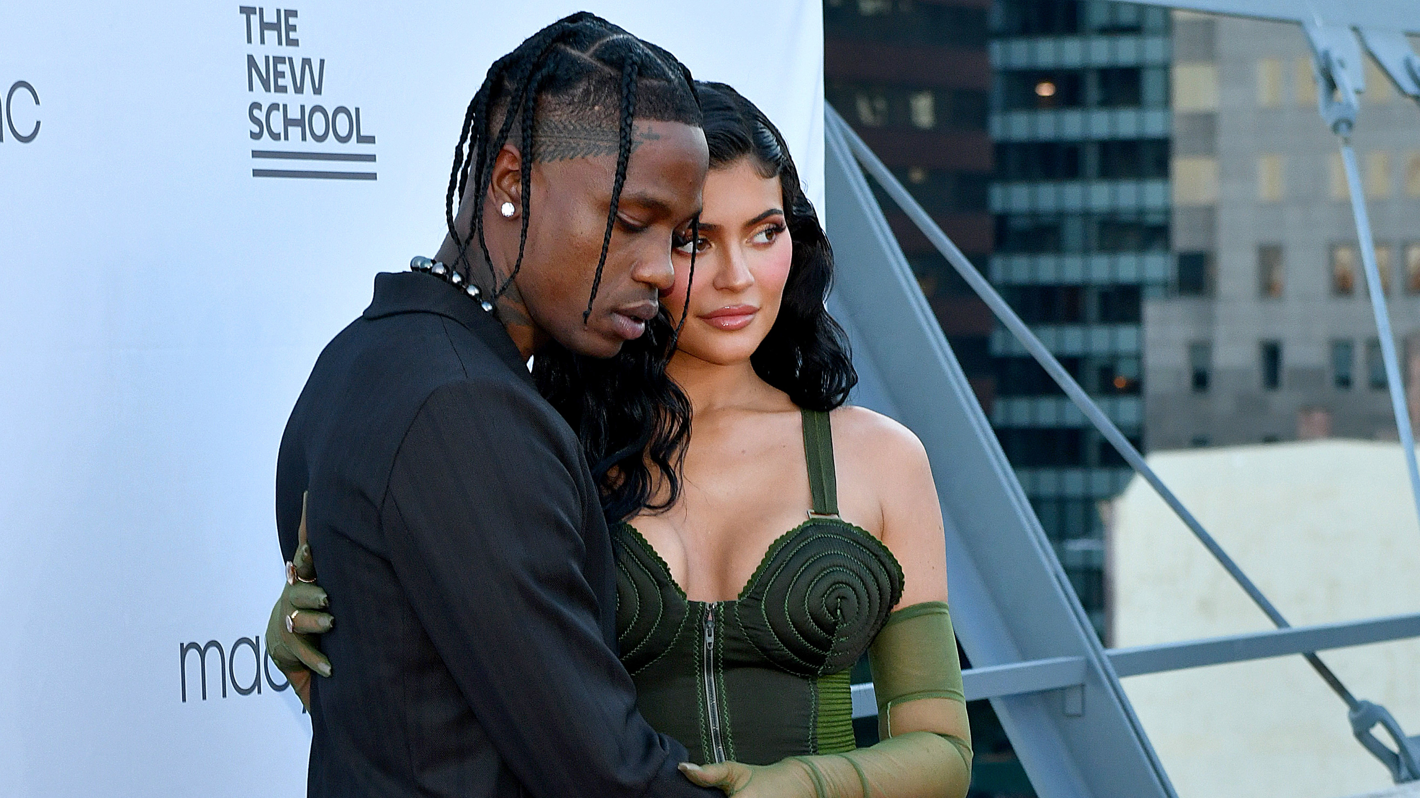 kylie-jenner-jest-w-drugiej-ciazy-ojcem-dziecka-jest-travis-scott4-ca80063