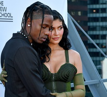 kylie-jenner-jest-w-drugiej-ciazy-ojcem-dziecka-jest-travis-scott4-ca80063