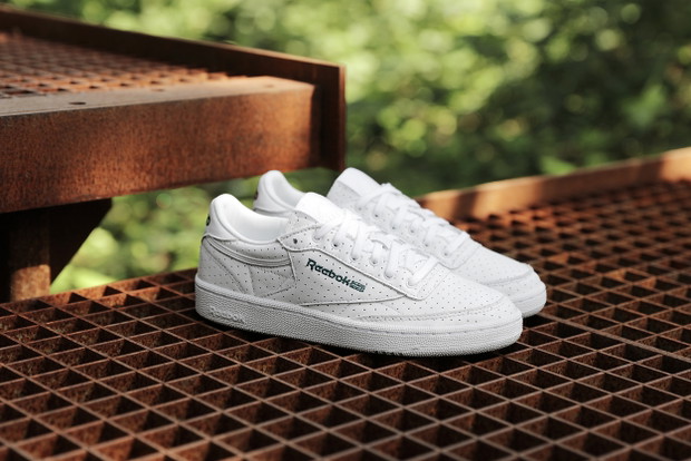 Kolekcja Reebok Classic x NAKED - inspiracja modą uliczną lat 90.