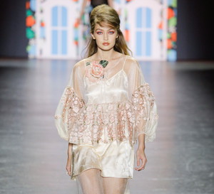 Gigi Hadid, Anna Sui Wiosna 2017