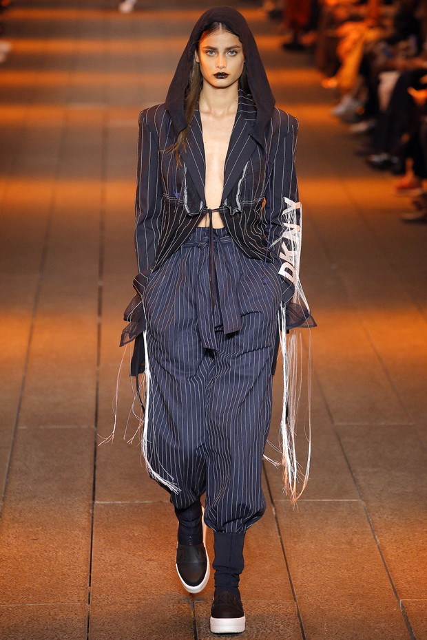 Taylor Hill, DKNY Wiosna 2017