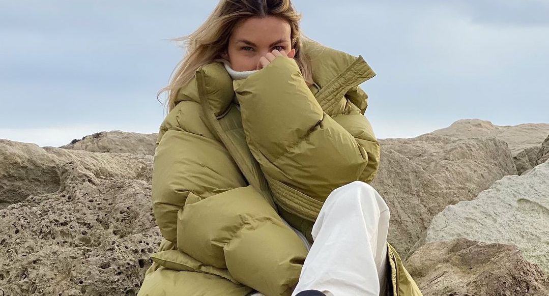 Ta kurtka z H&M robi furorę na Instagramie! Jest ciepła i zgodna z trendami. Na zimę idealna!