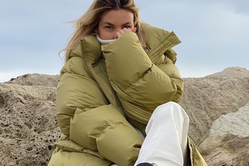 Ta kurtka z H&M robi furorę na Instagramie! Jest ciepła i zgodna z trendami. Na zimę idealna!