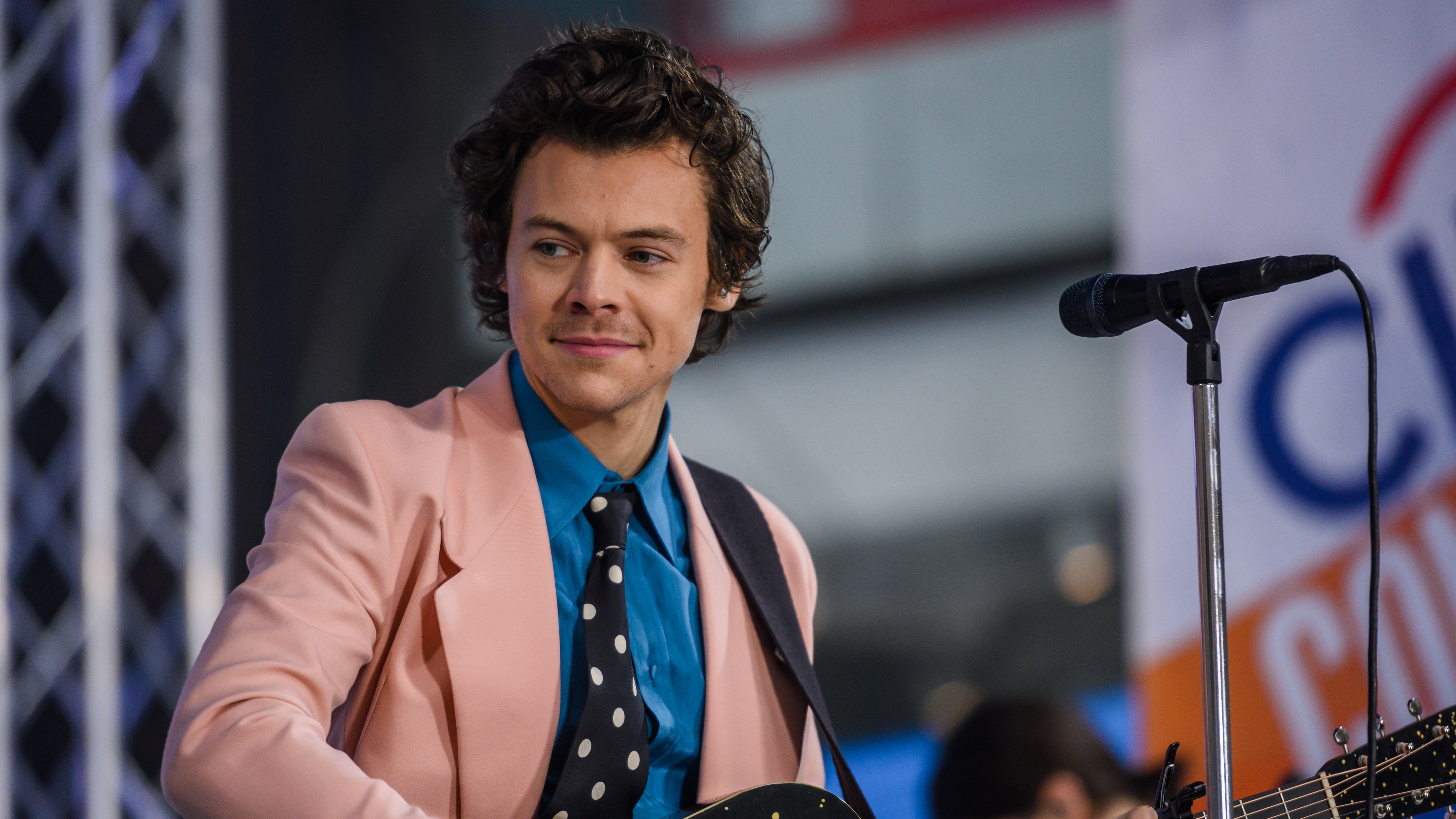 harry-styles-zalozyl-wlasna-marke-kosmetyczna-wiemy-co-znajdzie-sie-w-ofercie-pleasing1-d9c3885