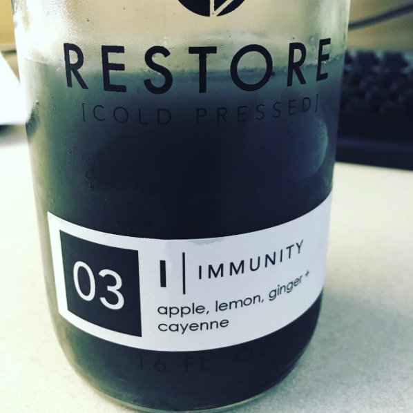 Czarna lemoniada jest hitem na Instagramie. Dlaczego warto jej spróbować?