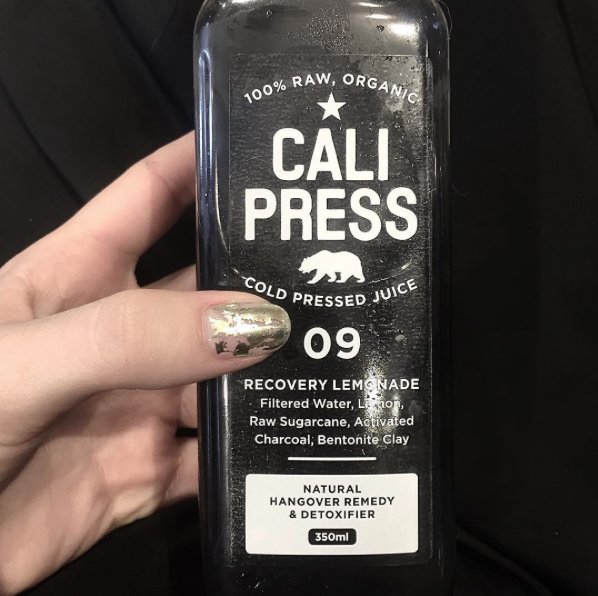 Czarna lemoniada jest hitem na Instagramie. Dlaczego warto jej spróbować?