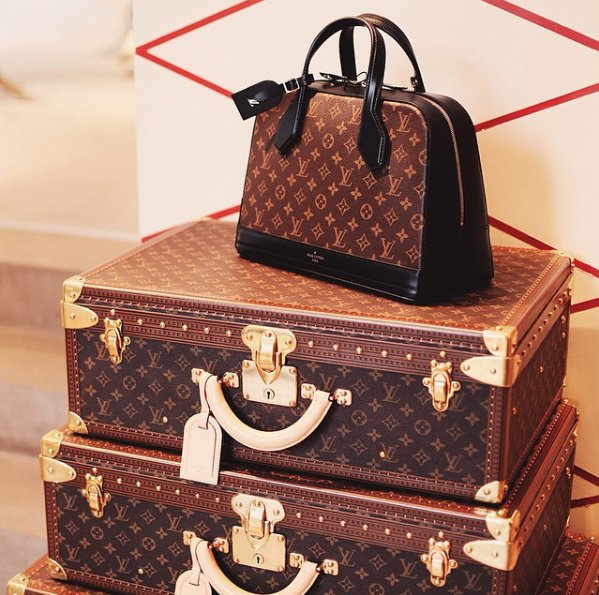 Marzysz o torebce Louis Vuitton? W Londynie kupisz ją najtaniej! Dlaczego?