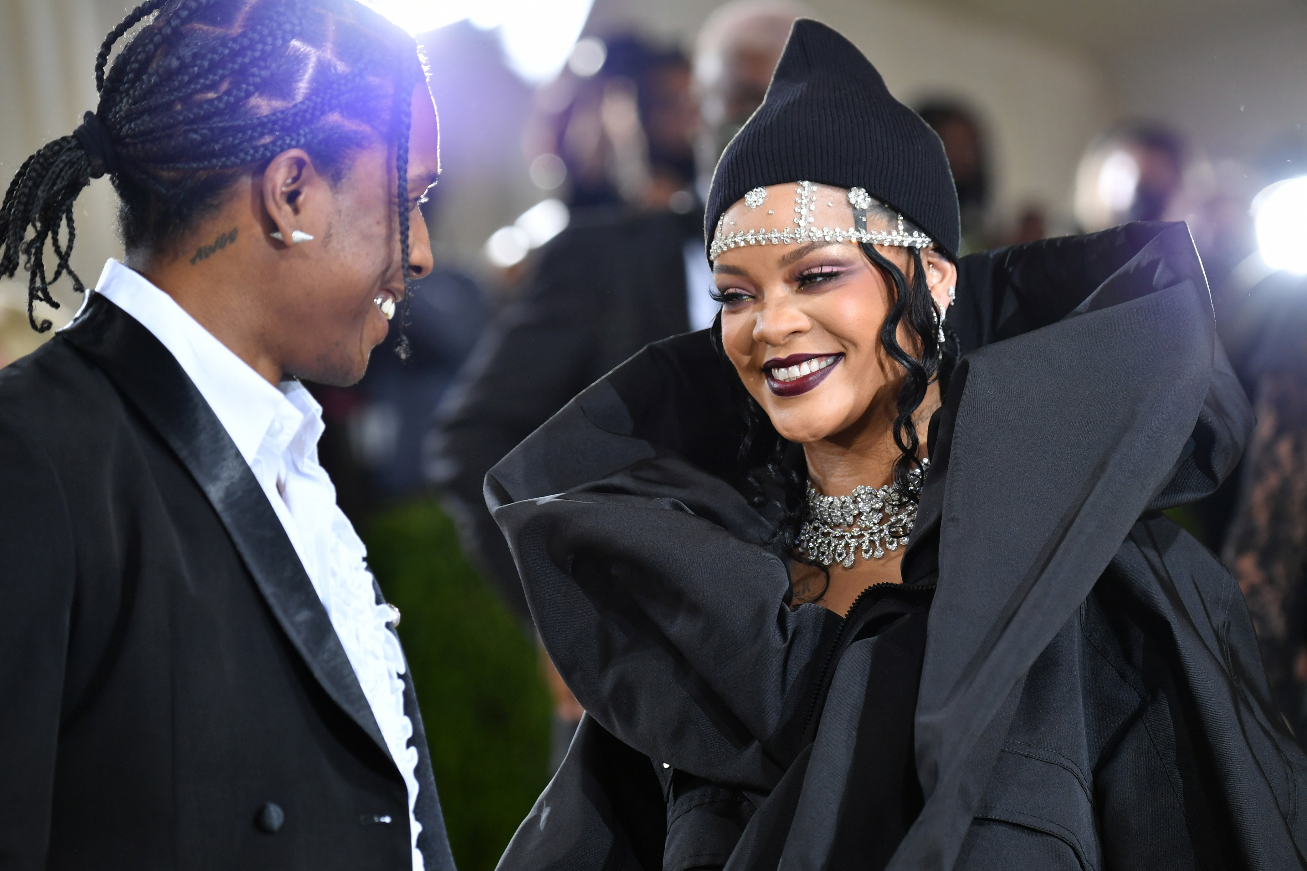 Rihanna pokazała ciążowy brzuszek – to pierwsze takie zdjęcie na jej Instagramie. Wokalistka i A$AP Rocky już wkrótce zostaną rodzicami