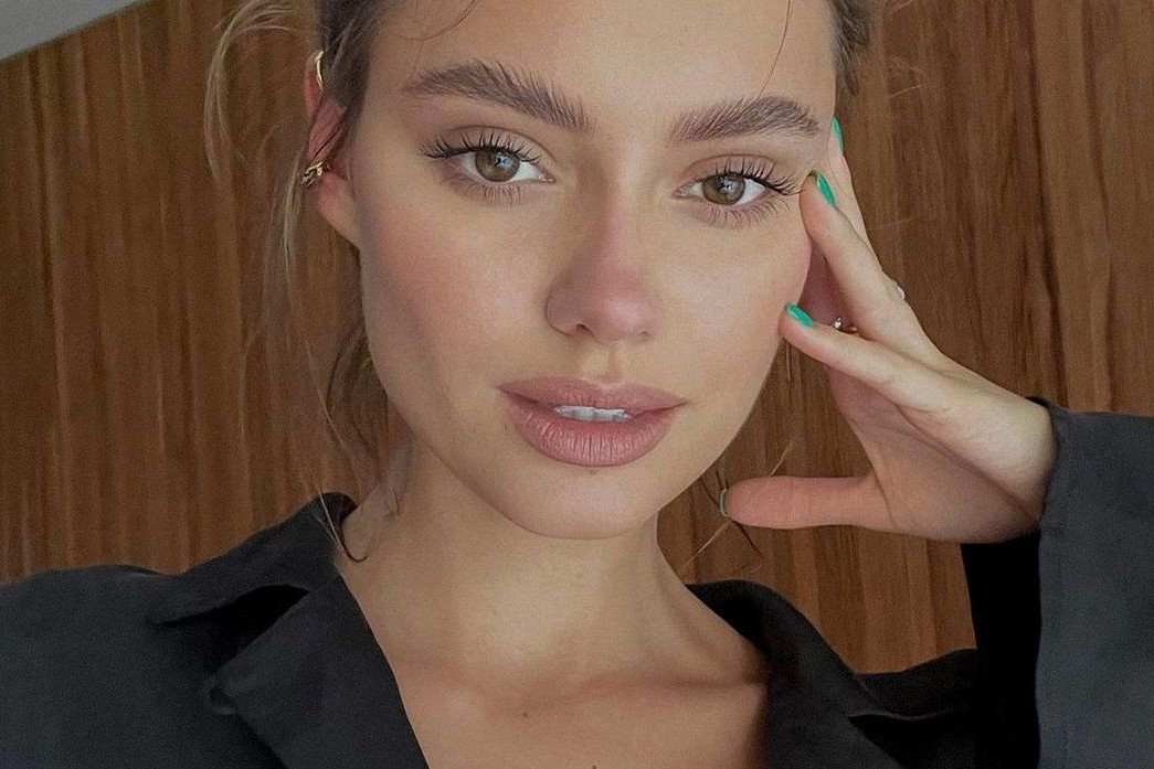 Ten róż do policzków robi furorę wśród internautek, bo pięknie dostosowuje się do cery. Podobno fanką jest też Kylie Jenner