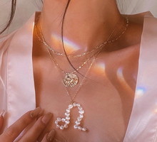 Biżuteria dopasowana do znaku zodiaku. Astrologicznie dobrane błyskotki staną się prawdziwym amuletem