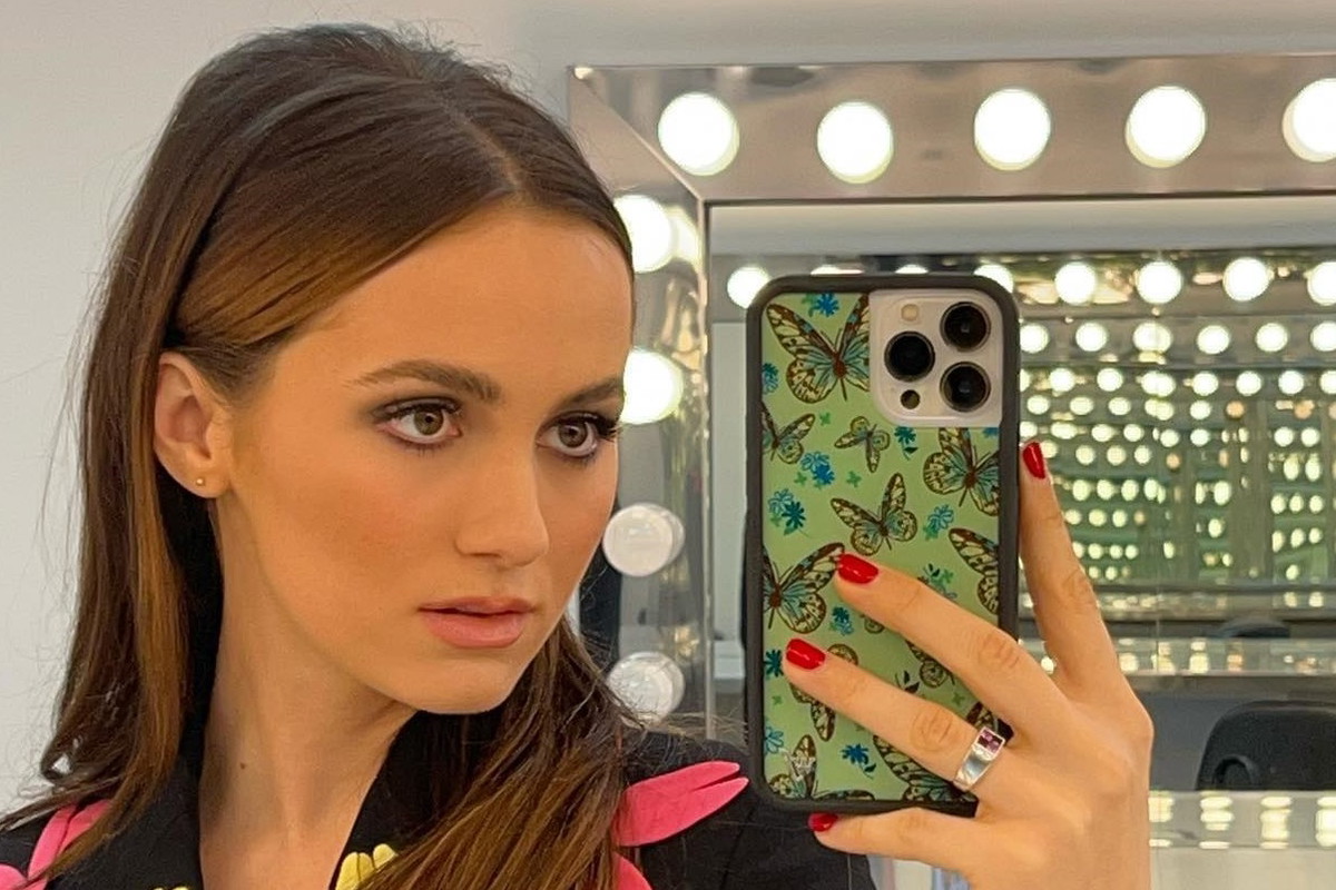 Cera Maude Apatow na planie „Euforii” musiała przywyknąć do makijażu. Sprawdź, jak młoda aktorka stworzyła pierwszą rutynę pielęgnacyjną!