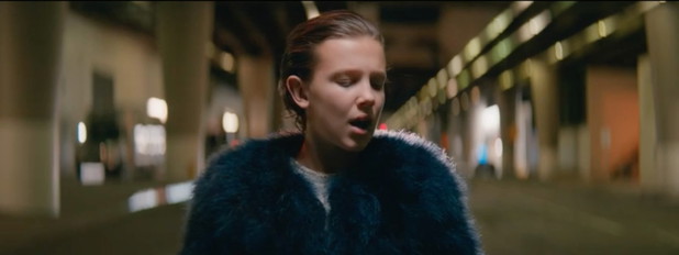 Millie Bobby Brown w teledysku Sigma - Find Me ft. Birdy