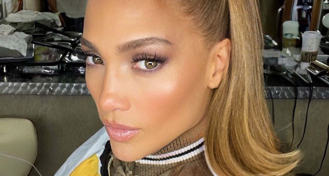 Kucyk lalki Barbie zdobił już głowy Jennifer Lopez, Hailey Bieber i Ariany Grande. Ty też będziesz w nim pięknie wyglądać!