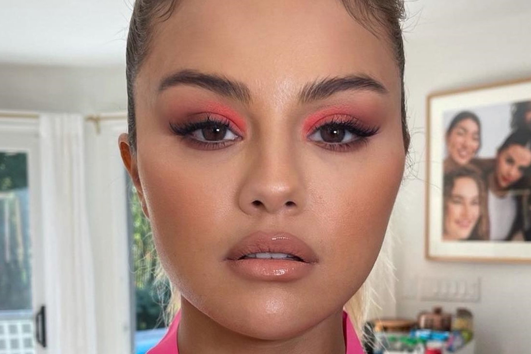 Róż od Seleny Gomez robi furorę w sieci. Jest mocno napigmentowany, trwały i daje naturalny efekt. Nie będziesz chciała innego!