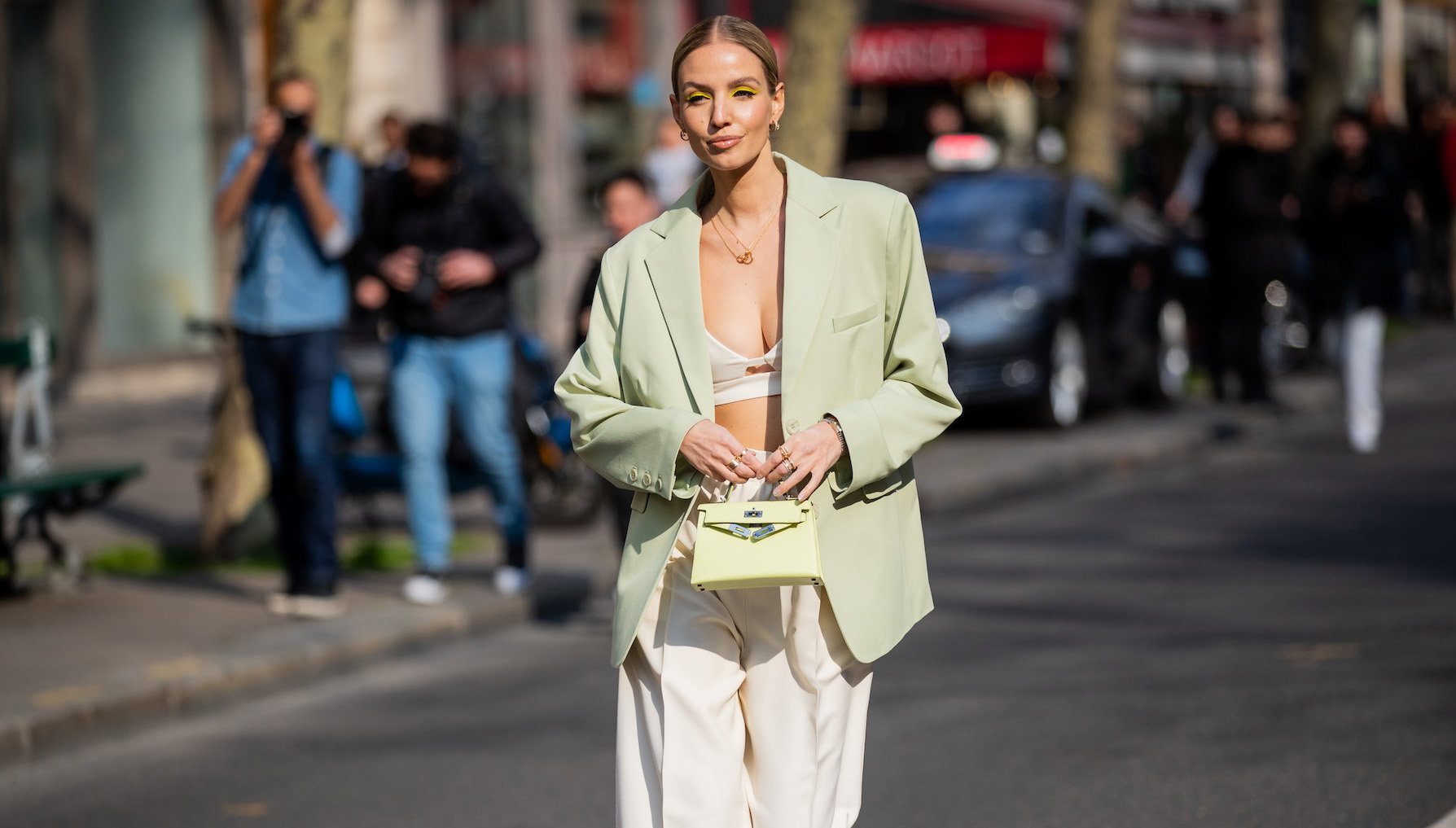 Street Style : Day Six - Paris Fashion Week - Womenswear F/W 2022-2023