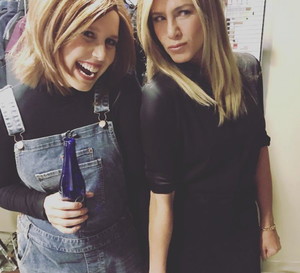 Vanessa Bayer i Jennifer Aniston