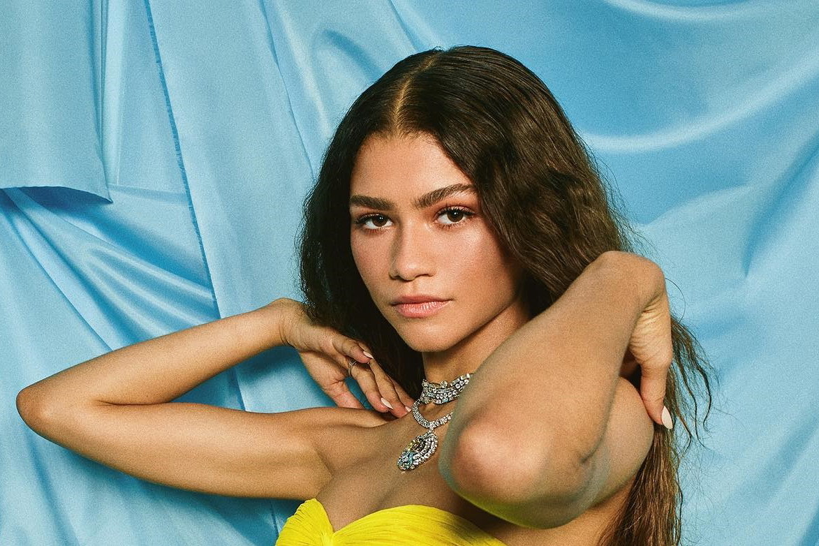 Fale na włosach miały już na swoich głowach Zendaya, Jennifer Lopez i Megan Fox. Teraz pora, żeby nowa wersja fryzury syrenki ozdobiła także twoją