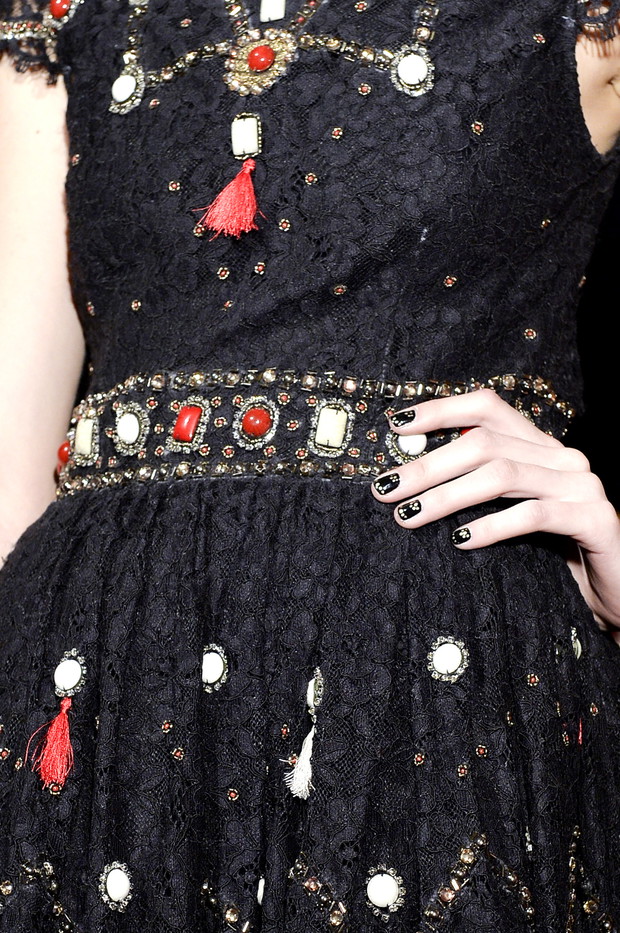 Zdobiony kamieniami