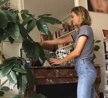 Ten T-shirt to już letnia klasyka! W swojej szafie ma go każda Francuzka – w tym topowe influencerki