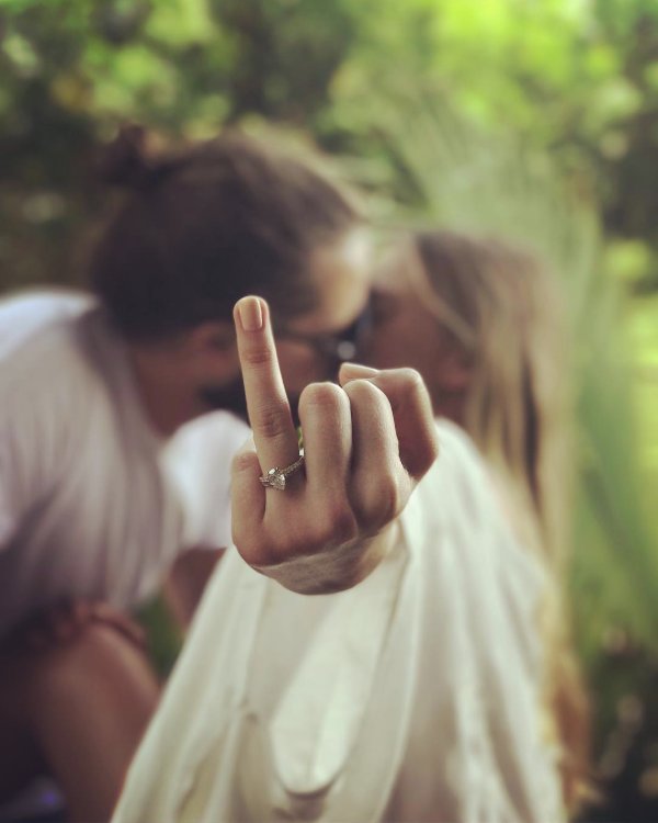 @margotrobbie Instagram