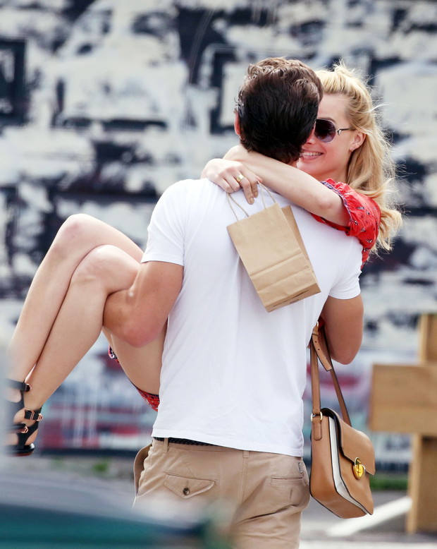 Margot Robbie i Tom Ackerley