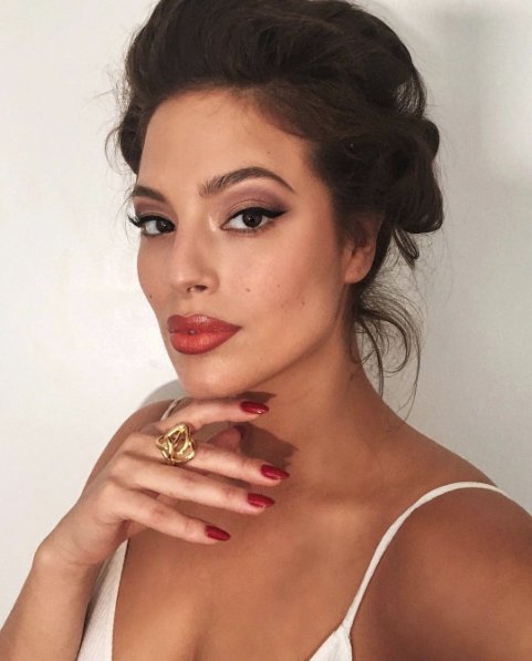 oto nowy sposób na selfie: Ashely Graham