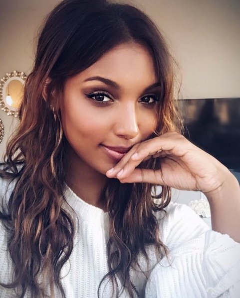 oto nowy sposób na selfie: Jasmine Tookes