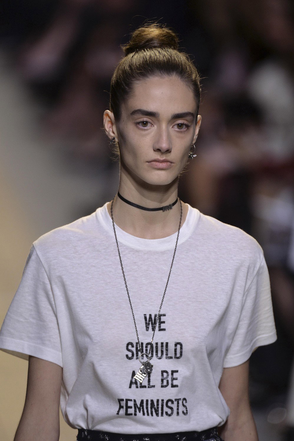 T-shirt z politycznym hasłem