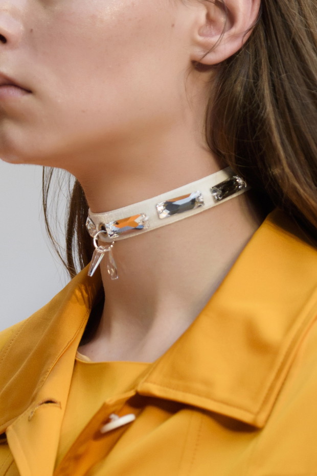 Choker na pokazach mody