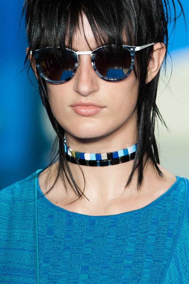 Choker na pokazach mody