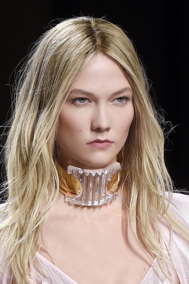 Choker na pokazach mody