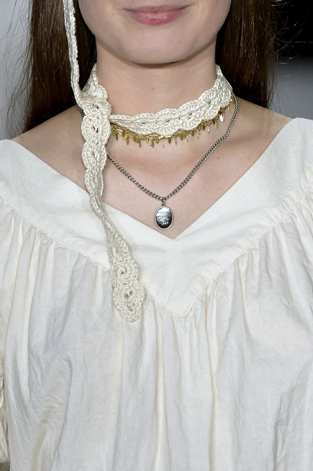 Choker na pokazach mody