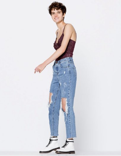 Wyprzedaże w PULL&BEAR: Jeansy mom fit z wysokim stanem