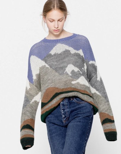 Wyprzedaże w PULL&BEAR: Sweter z górskim krajobrazem