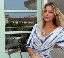 Dad sandals to kolejne „brzydkie” buty, które pokochał świat mody. Stylizacje influencerek pomogą dostrzec w nich piękno