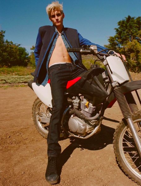 Presley Gerber, zdjęcia do kampanii Calvin Klein