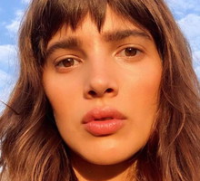 „Sachel” to najbardziej cool fryzura na lato, która modna będzie także jesienią. Gdyby to dziś kręcono „Przyjaciół” Rachel nosiłaby właśnie ją!