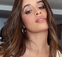 Camila Cabello w sukience z polską metką! W dopasowanej mini w kwiaty wygląda totalnie hot