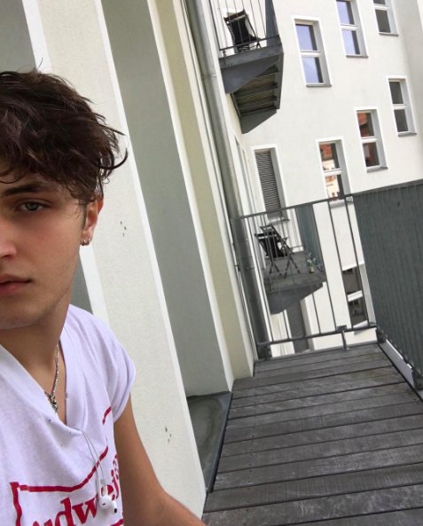 Anwar Hadid