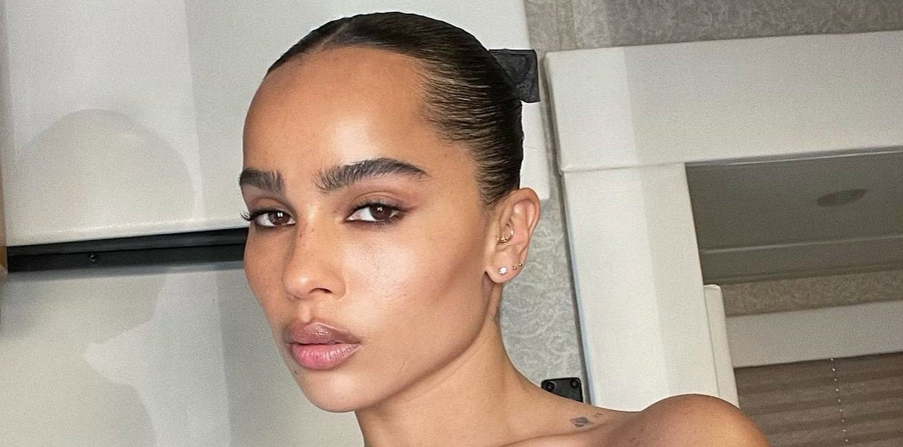 Zoe Kravitz ma w swojej kosmetyczce eliksir piękna. Nie zgadniecie, kto jeszcze uwielbia ten kosmetyczny bestseller