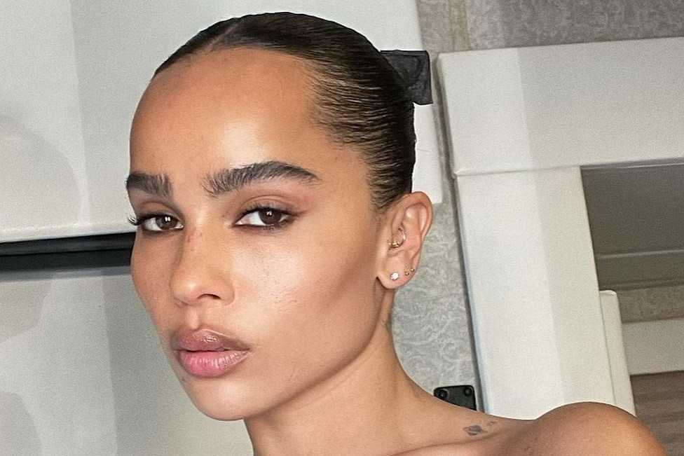 Zoe Kravitz ma w swojej kosmetyczce eliksir piękna. Nie zgadniecie, kto jeszcze uwielbia ten kosmetyczny bestseller