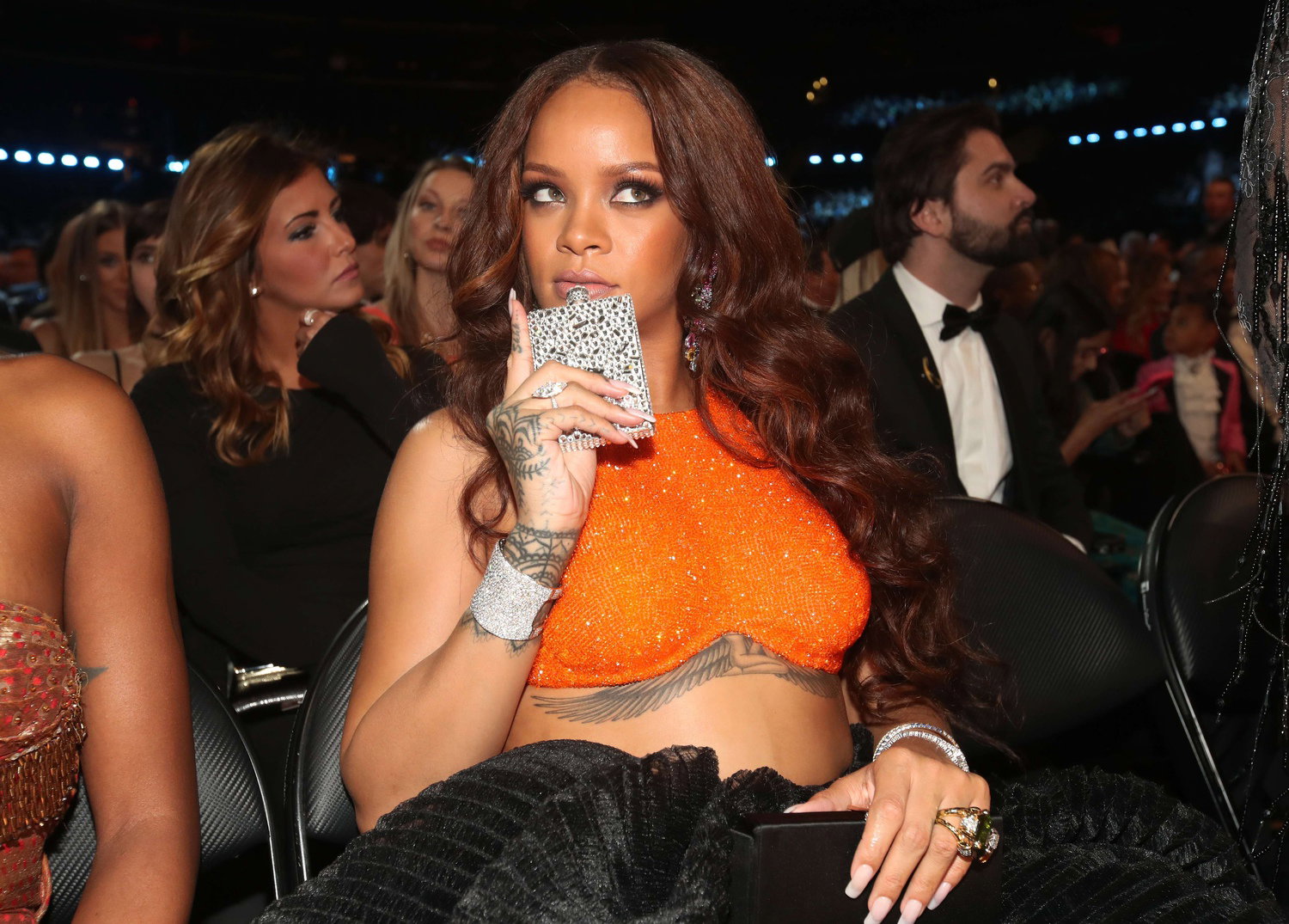 Rihanna i jej diamentowa piersiówka