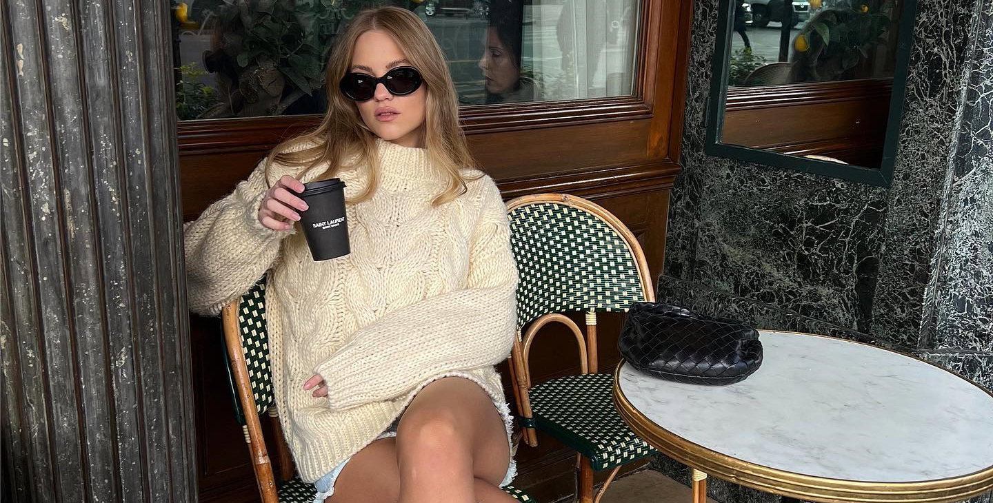 5 swetrów z golfem na jesień, które będziesz nosić non stop. Otulające modele sprawią, że nie zmarzniesz
