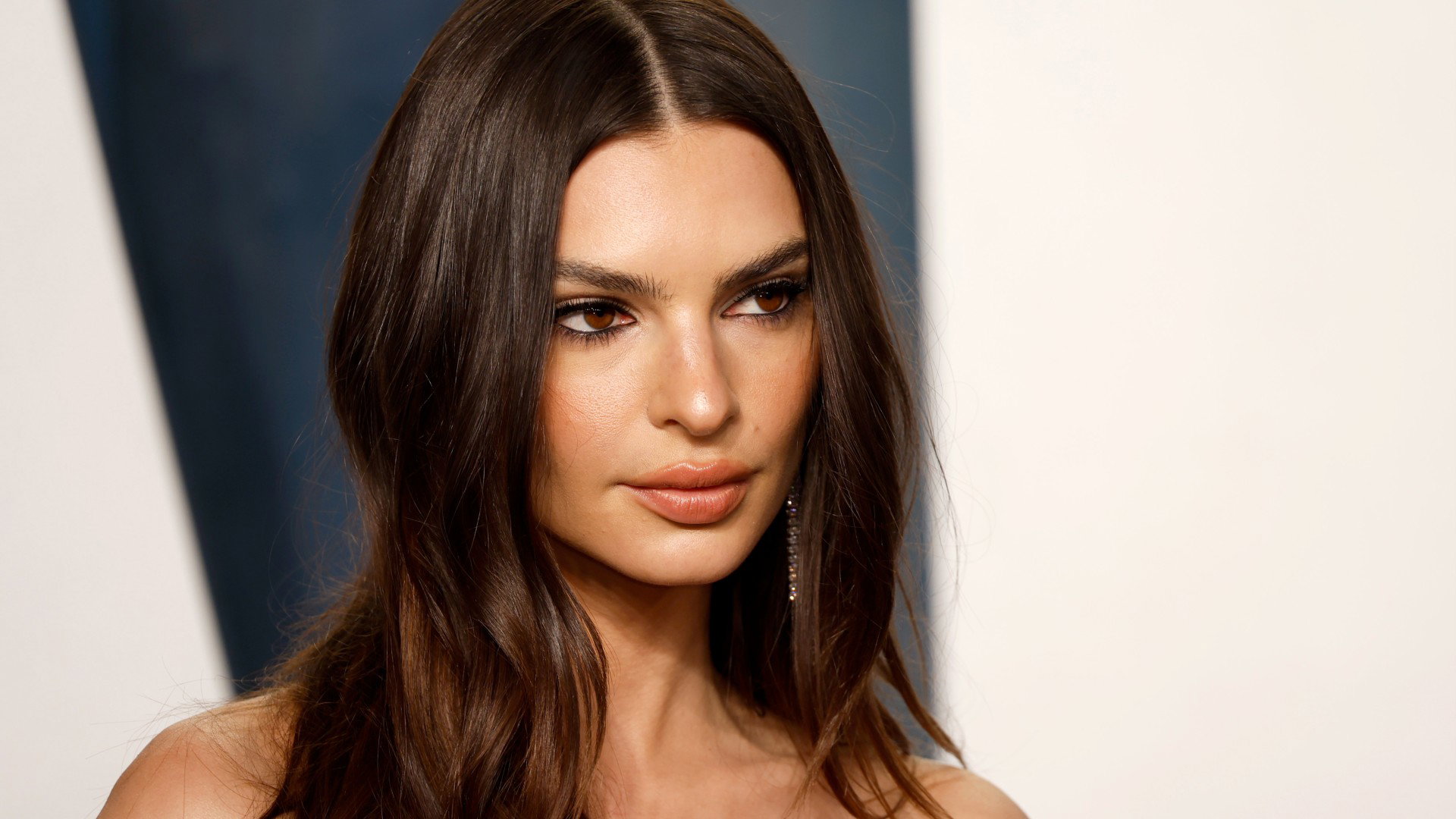 emily-ratajkowski1-60b7fcd