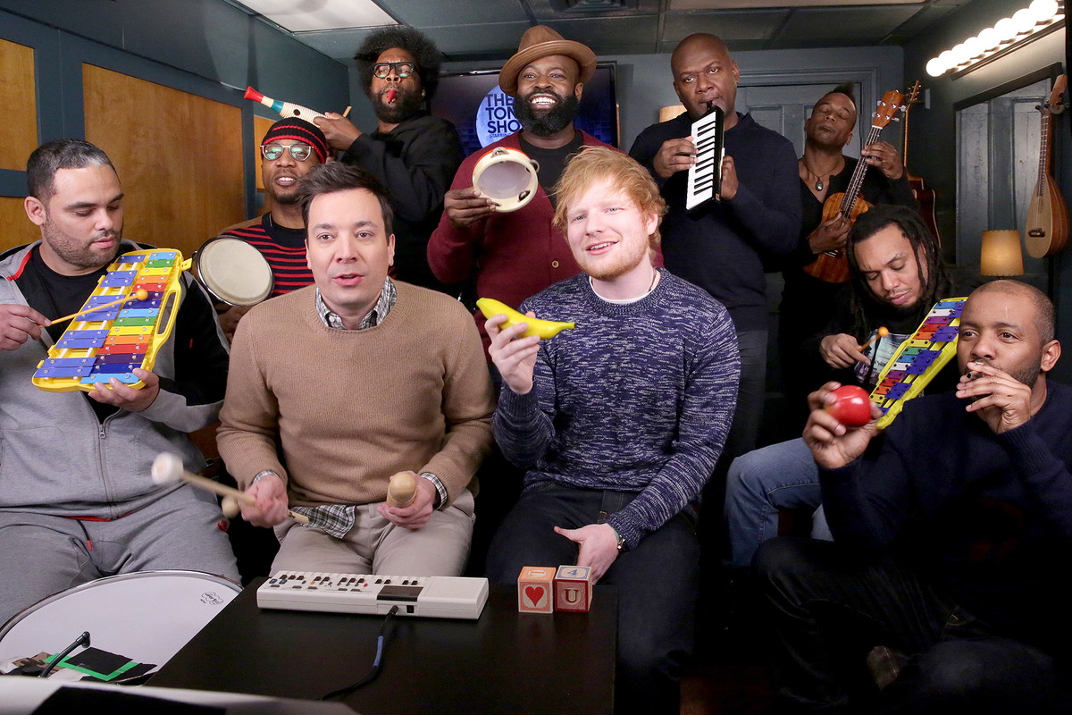 Ed Sheeran, Jimmy Fallon i zespół The Roots w hicie "Shape of You"