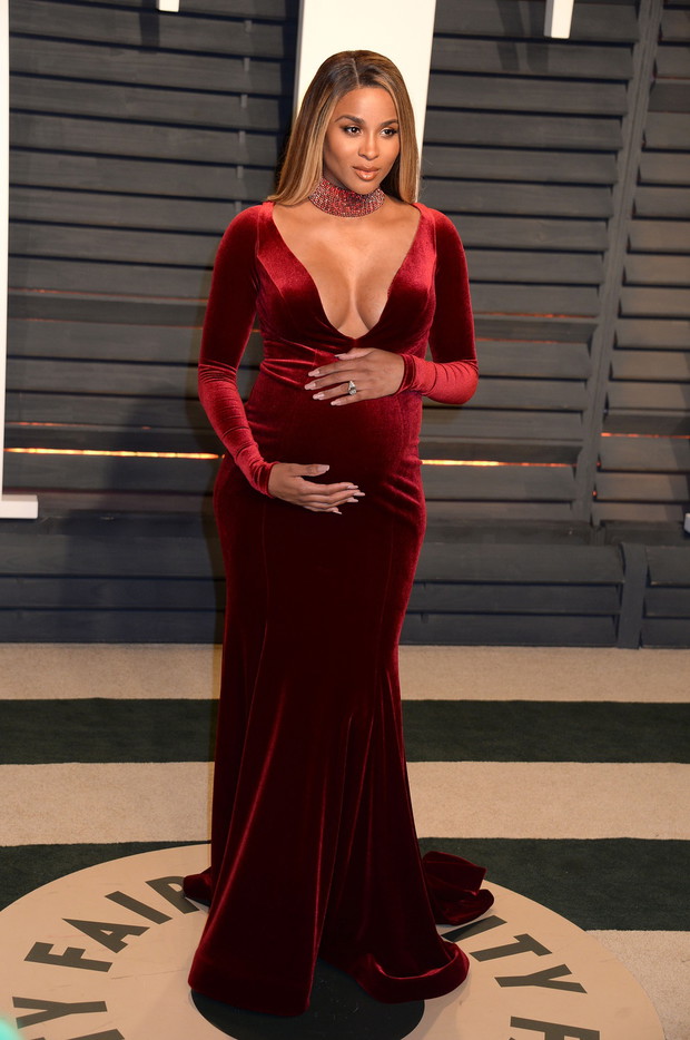 Oscary 2017, impreza Vanity Fair: Ciara w sukni Jovani