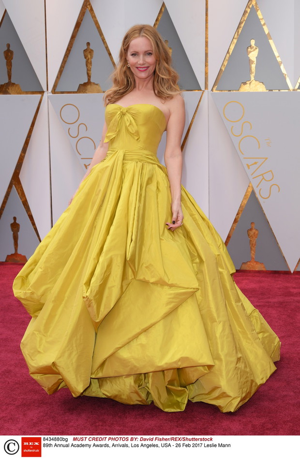 Oscary 2017, stylizacje gwiazd: Leslie Mann w sukni Zac Posen